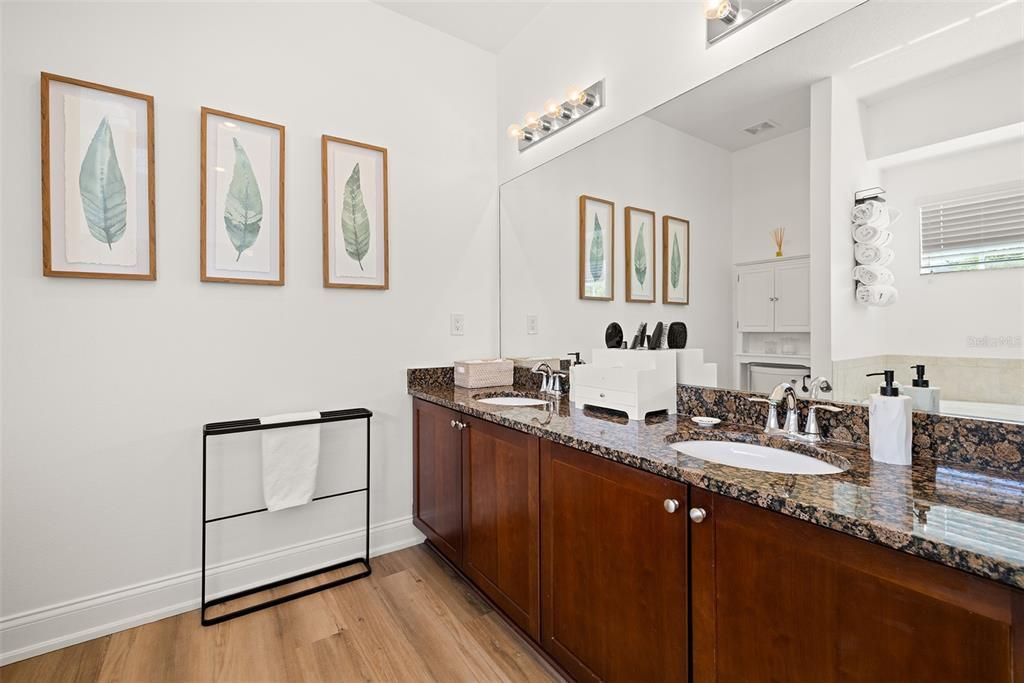 Dual sinks in master bath