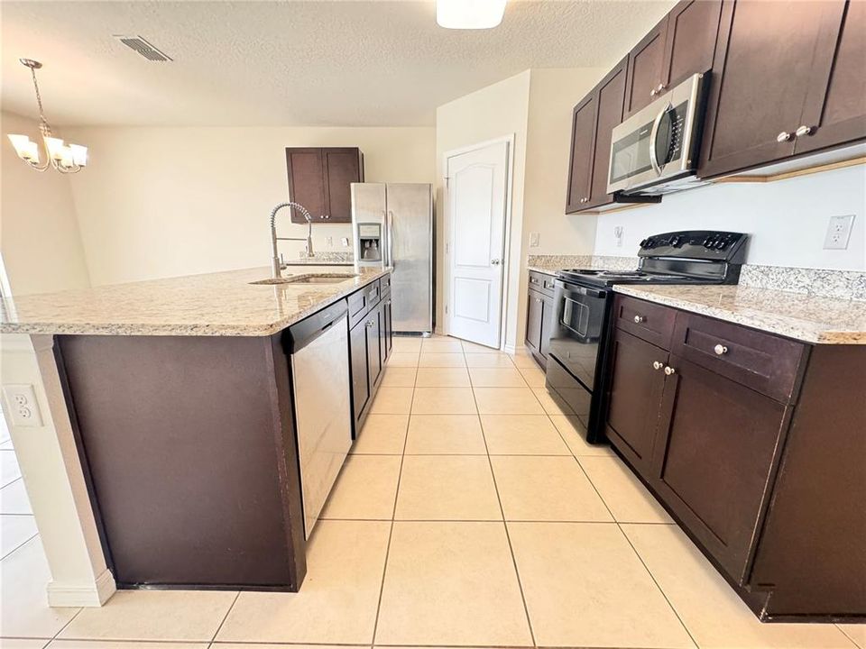 For Rent: $2,200 (4 beds, 2 baths, 1867 Square Feet)