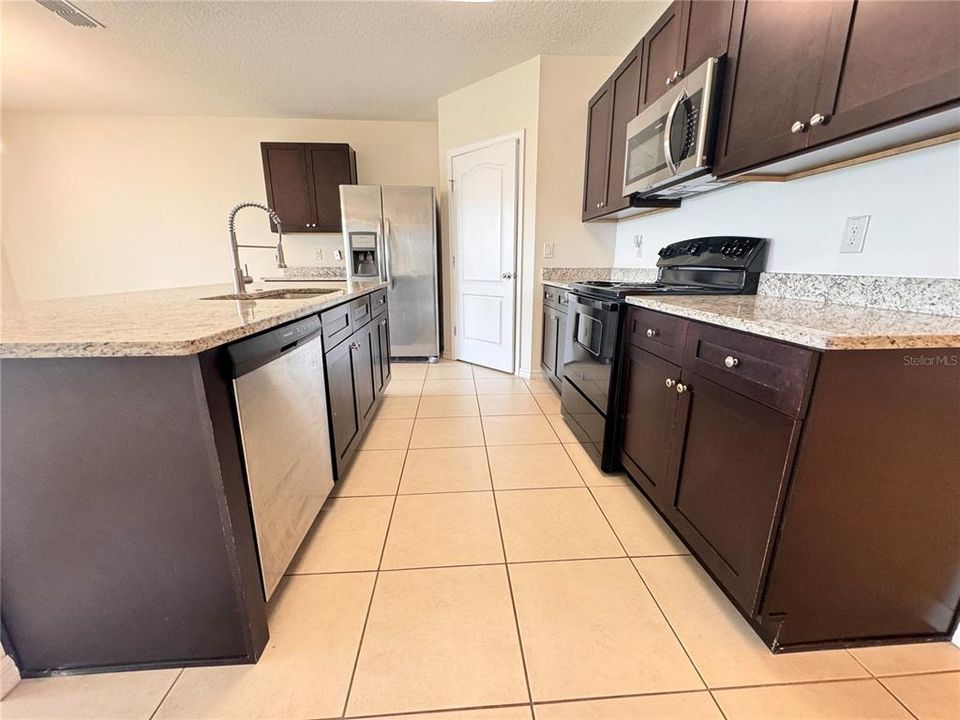 For Rent: $2,200 (4 beds, 2 baths, 1867 Square Feet)