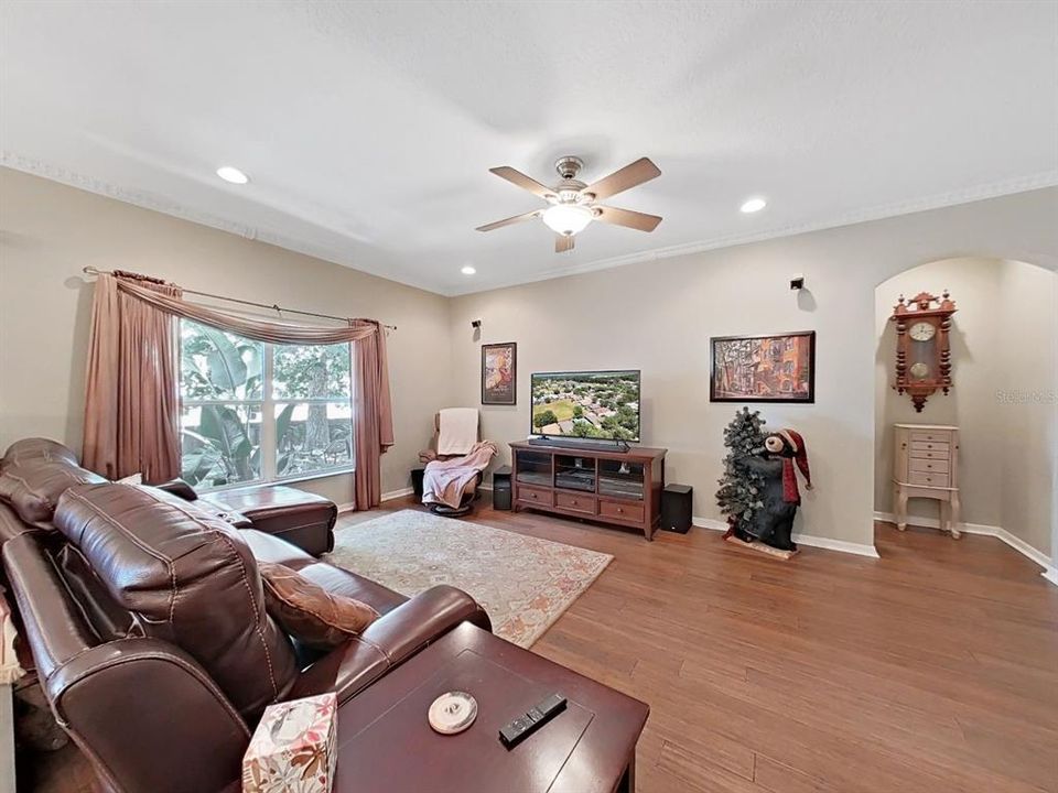 For Sale: $345,000 (3 beds, 2 baths, 1449 Square Feet)