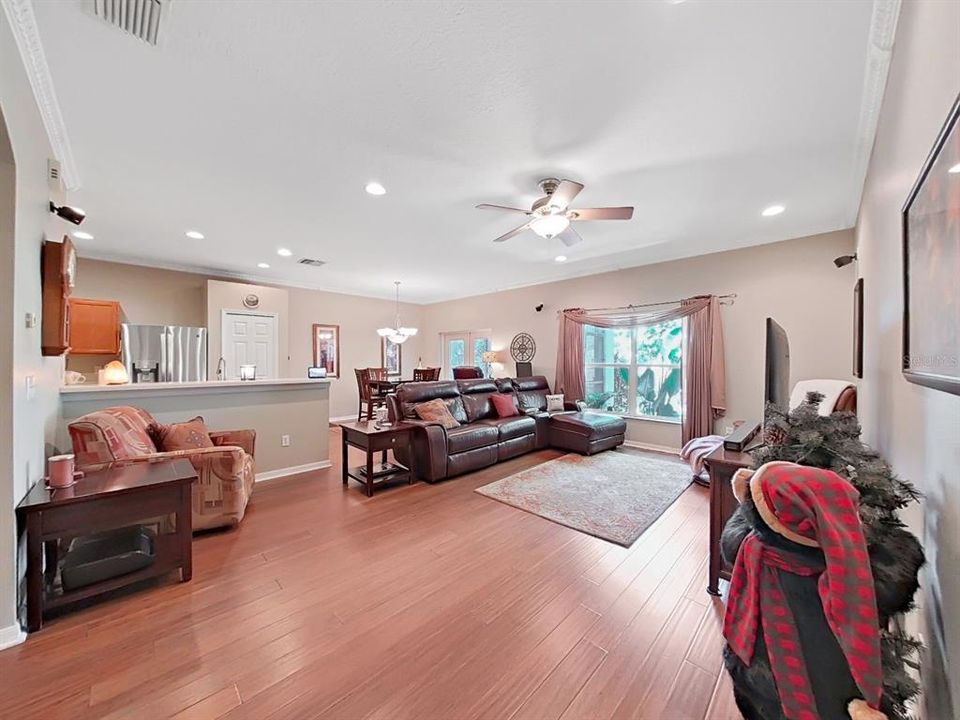 For Sale: $345,000 (3 beds, 2 baths, 1449 Square Feet)