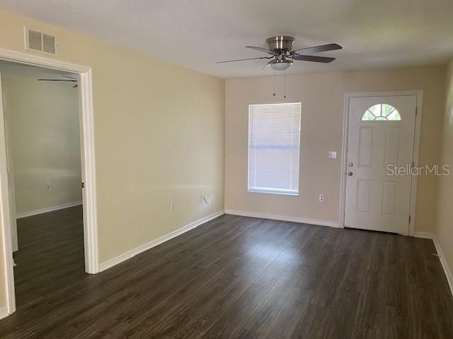 For Rent: $1,995 (3 beds, 2 baths, 1338 Square Feet)