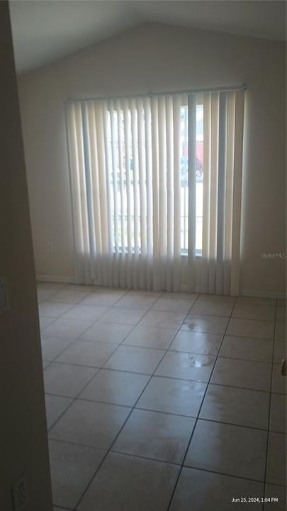 For Rent: $2,050 (4 beds, 2 baths, 1804 Square Feet)