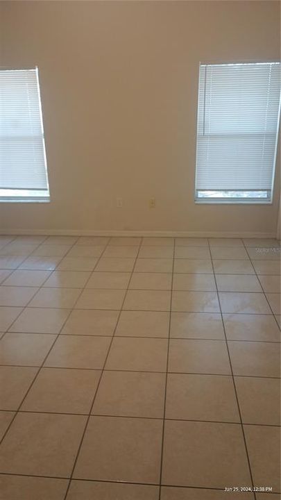 For Rent: $2,200 (4 beds, 2 baths, 1804 Square Feet)