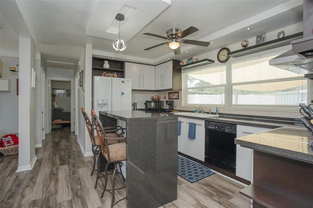 For Sale: $395,000 (2 beds, 1 baths, 1053 Square Feet)