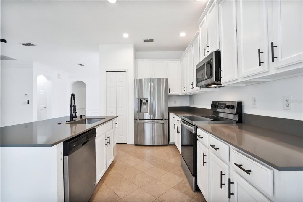 Active With Contract: $2,800 (3 beds, 2 baths, 1580 Square Feet)