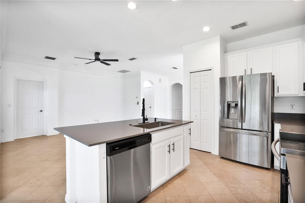Active With Contract: $2,800 (3 beds, 2 baths, 1580 Square Feet)