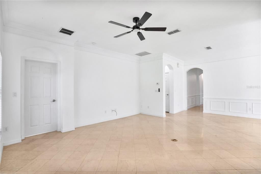 Active With Contract: $2,800 (3 beds, 2 baths, 1580 Square Feet)