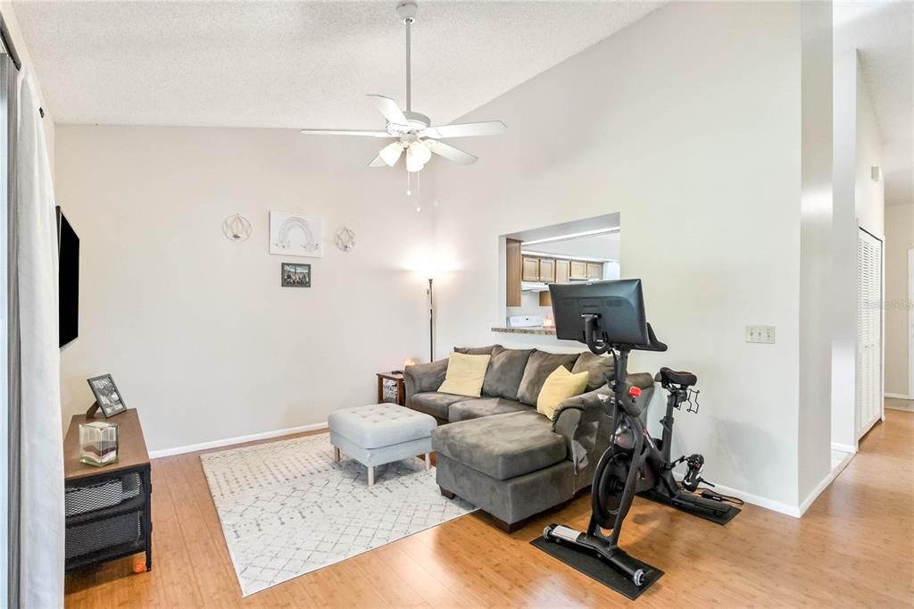 For Sale: $279,900 (2 beds, 2 baths, 1156 Square Feet)