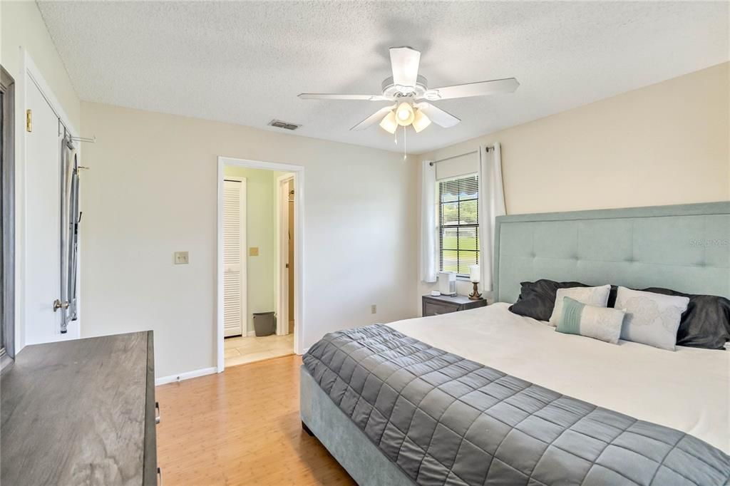 For Sale: $279,900 (2 beds, 2 baths, 1156 Square Feet)