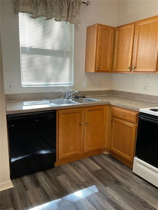For Rent: $1,400 (2 beds, 2 baths, 1176 Square Feet)