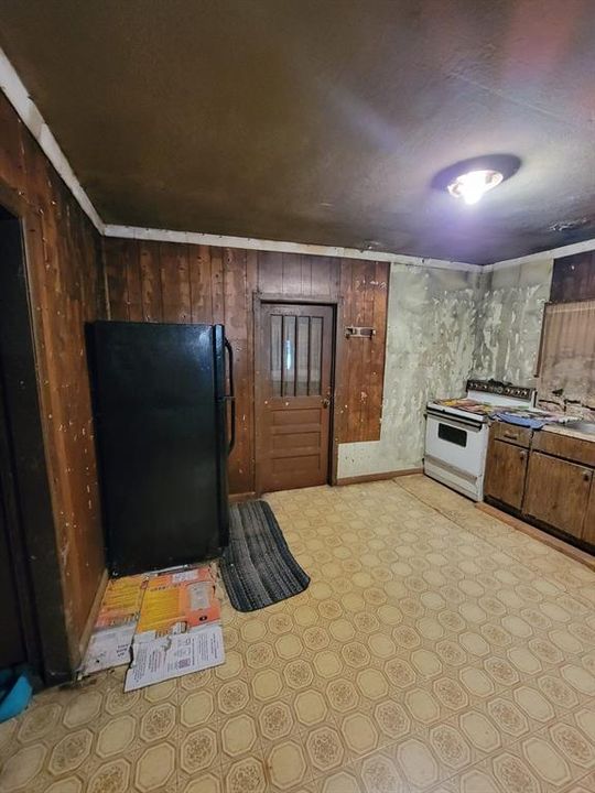 For Sale: $72,000 (3 beds, 1 baths, 1150 Square Feet)