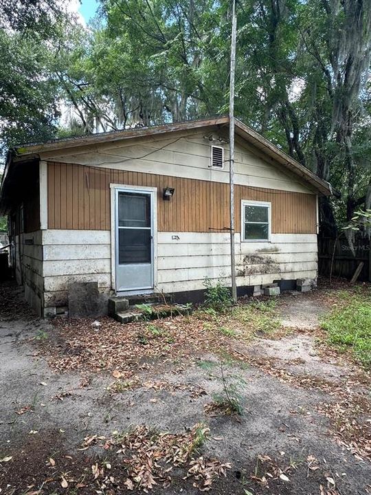 For Sale: $72,000 (3 beds, 1 baths, 1150 Square Feet)