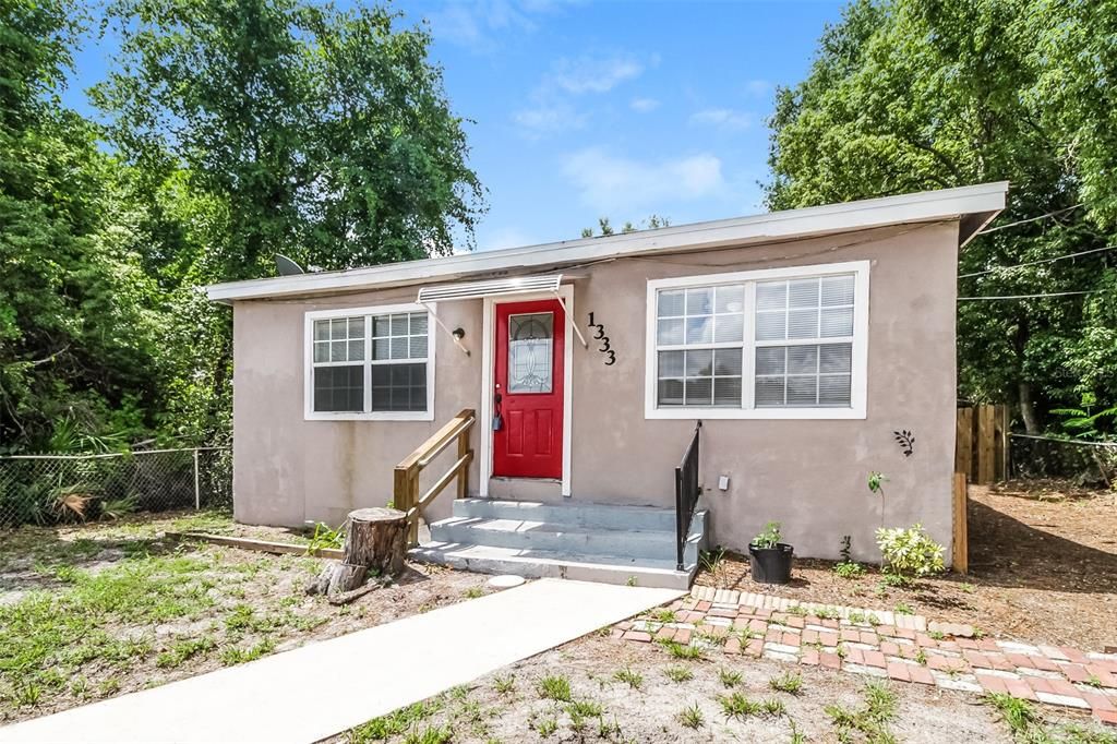 For Sale: $294,000 (3 beds, 2 baths, 1206 Square Feet)
