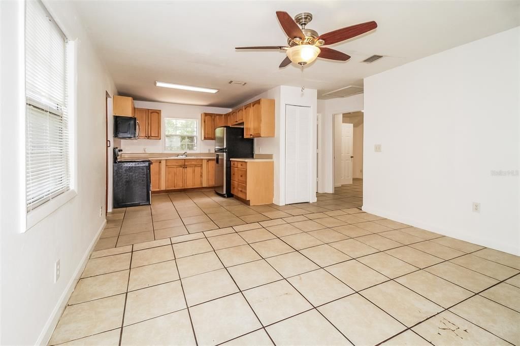 For Sale: $294,000 (3 beds, 2 baths, 1206 Square Feet)