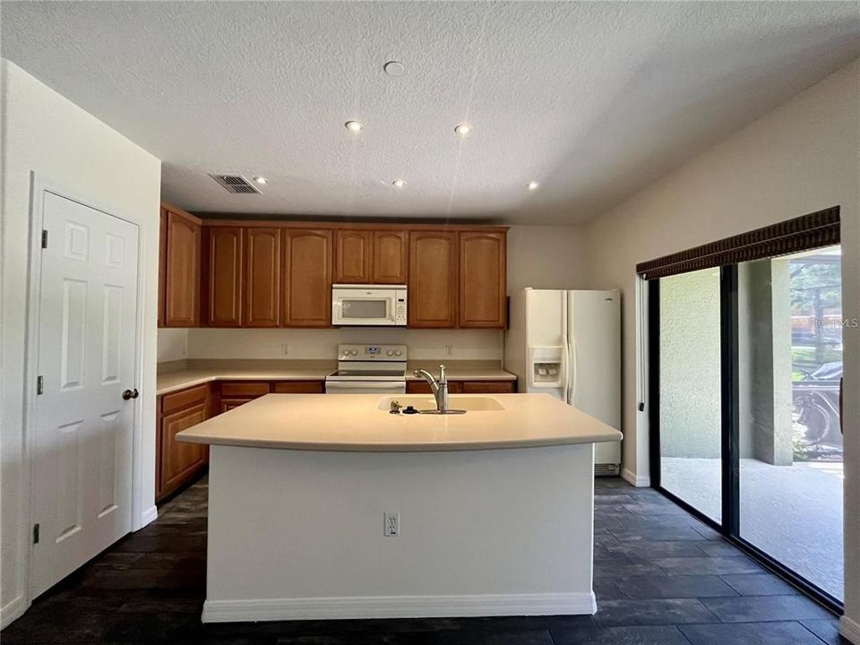 For Rent: $2,149 (2 beds, 2 baths, 1273 Square Feet)