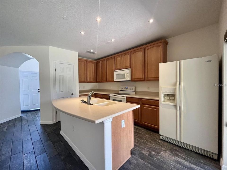 For Rent: $2,149 (2 beds, 2 baths, 1273 Square Feet)
