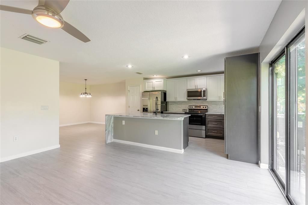 For Sale: $309,000 (2 beds, 2 baths, 1881 Square Feet)