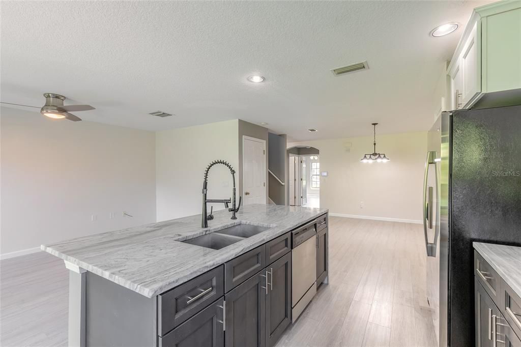 For Sale: $309,000 (2 beds, 2 baths, 1881 Square Feet)