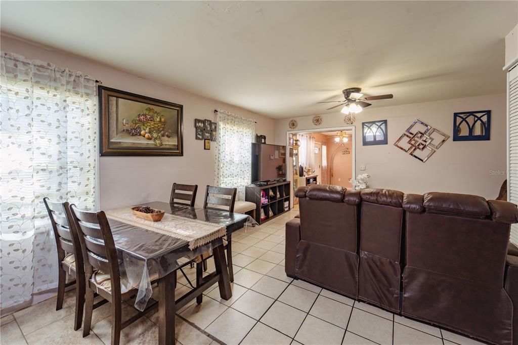 For Sale: $299,900 (3 beds, 2 baths, 1292 Square Feet)