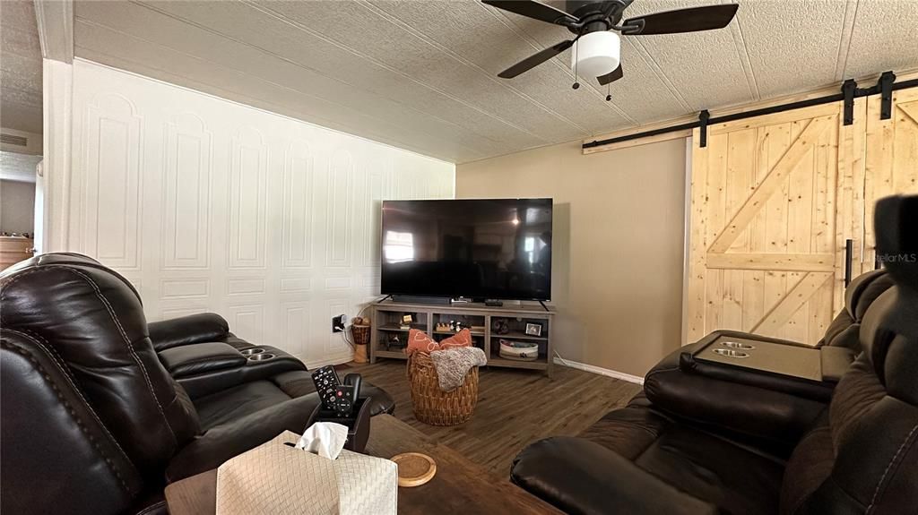 For Sale: $167,500 (2 beds, 2 baths, 1176 Square Feet)