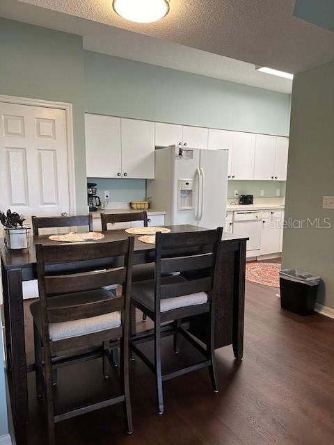 For Rent: $2,200 (2 beds, 2 baths, 1147 Square Feet)