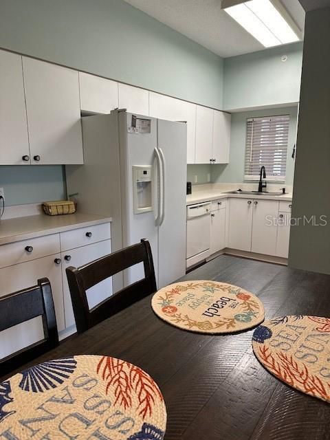 For Rent: $2,200 (2 beds, 2 baths, 1147 Square Feet)