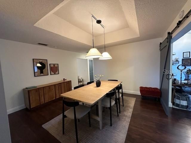 Recently Sold: $500,000 (3 beds, 2 baths, 2212 Square Feet)