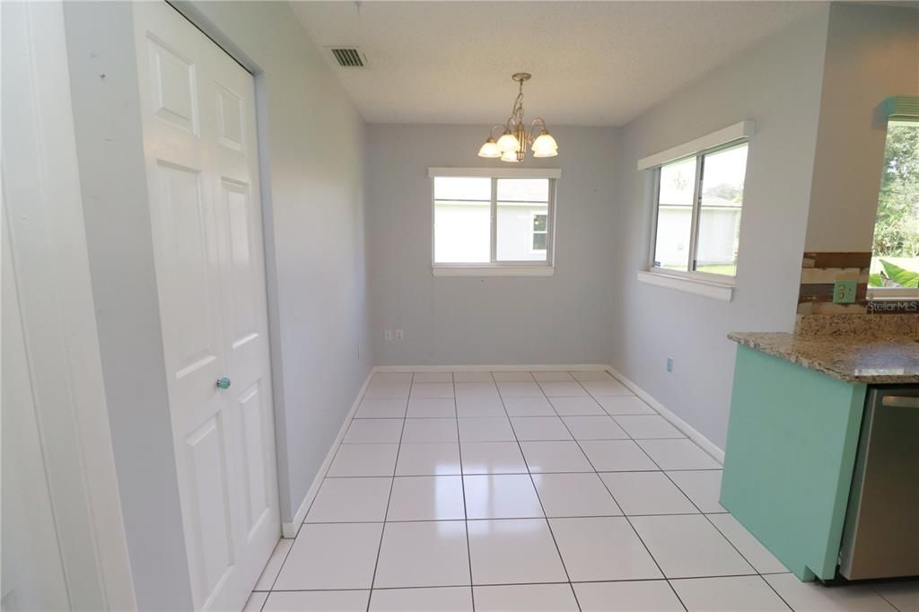 For Sale: $325,000 (3 beds, 2 baths, 1490 Square Feet)