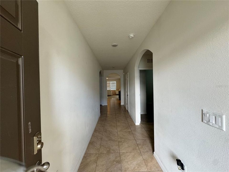 For Rent: $2,200 (4 beds, 2 baths, 1851 Square Feet)