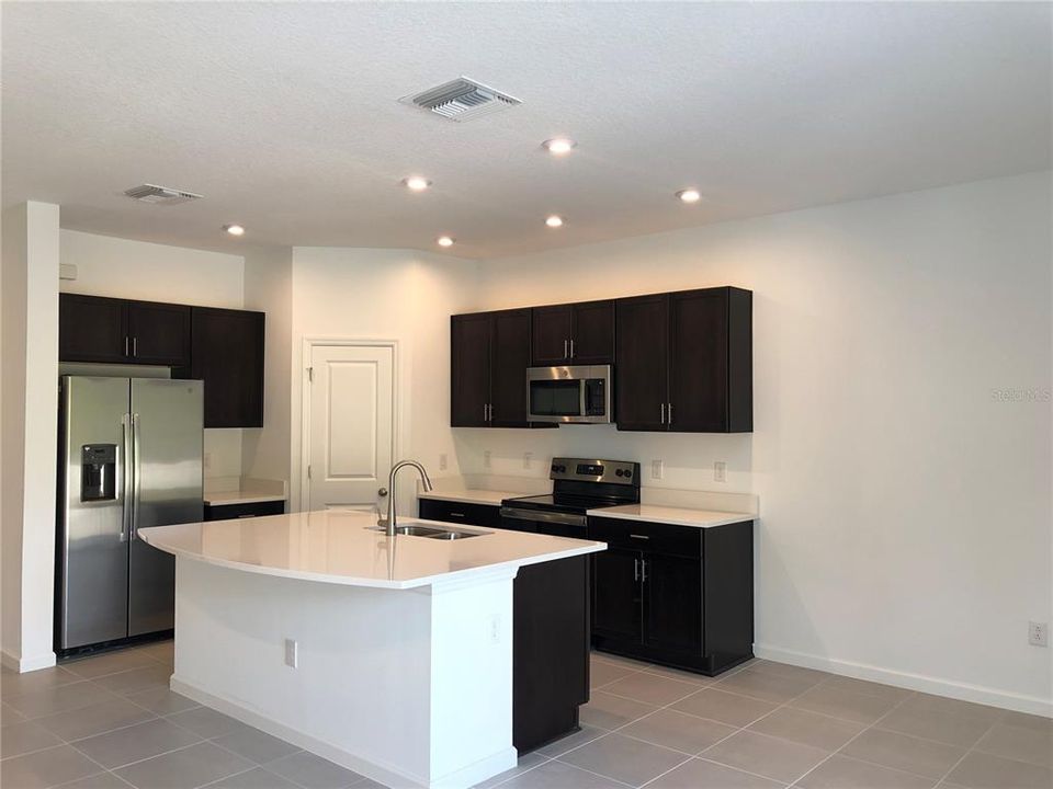 For Sale: $325,000 (3 beds, 2 baths, 1373 Square Feet)