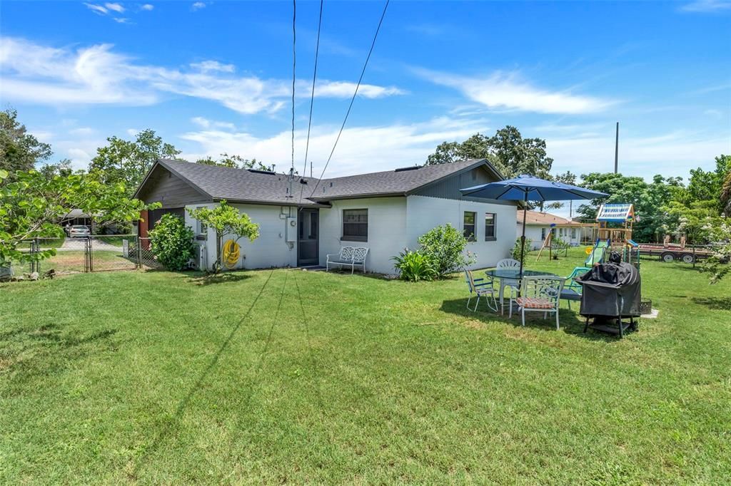 For Sale: $325,000 (3 beds, 2 baths, 1208 Square Feet)