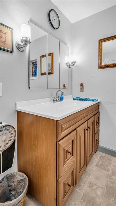 Active With Contract: $225,000 (2 beds, 1 baths, 1032 Square Feet)