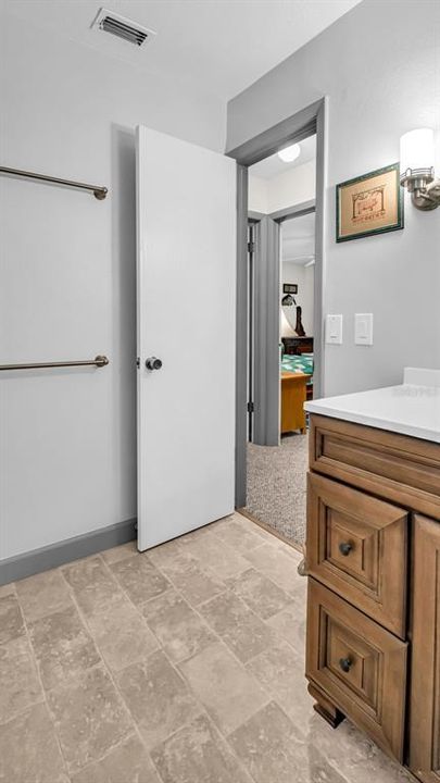 Active With Contract: $225,000 (2 beds, 1 baths, 1032 Square Feet)