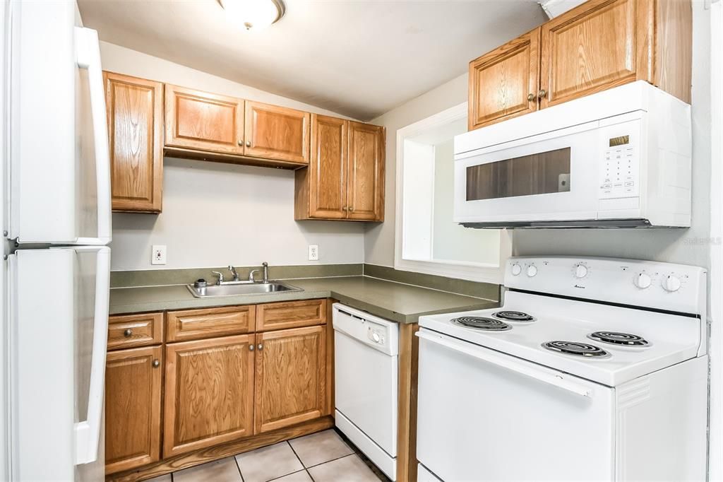 For Rent: $1,980 (4 beds, 2 baths, 1378 Square Feet)