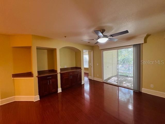 For Sale: $199,000 (2 beds, 2 baths, 890 Square Feet)