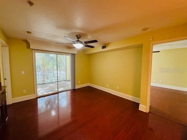 For Sale: $199,000 (2 beds, 2 baths, 890 Square Feet)