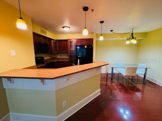 For Sale: $199,000 (2 beds, 2 baths, 890 Square Feet)