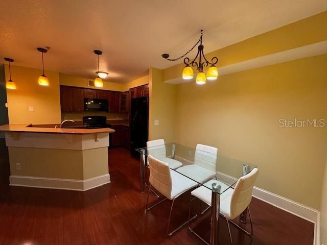 For Sale: $199,000 (2 beds, 2 baths, 890 Square Feet)