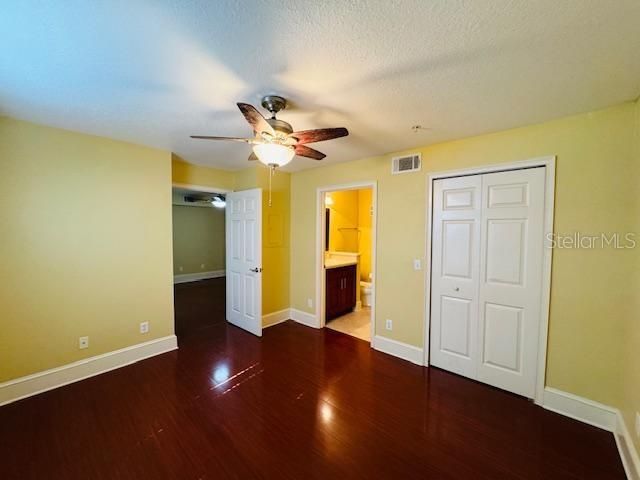 For Sale: $199,000 (2 beds, 2 baths, 890 Square Feet)