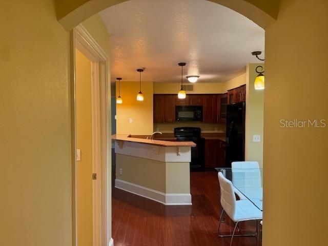 For Sale: $199,000 (2 beds, 2 baths, 890 Square Feet)