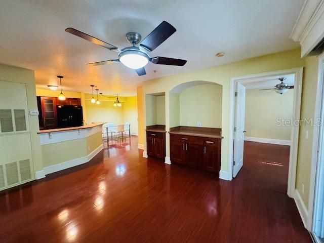 For Sale: $199,000 (2 beds, 2 baths, 890 Square Feet)