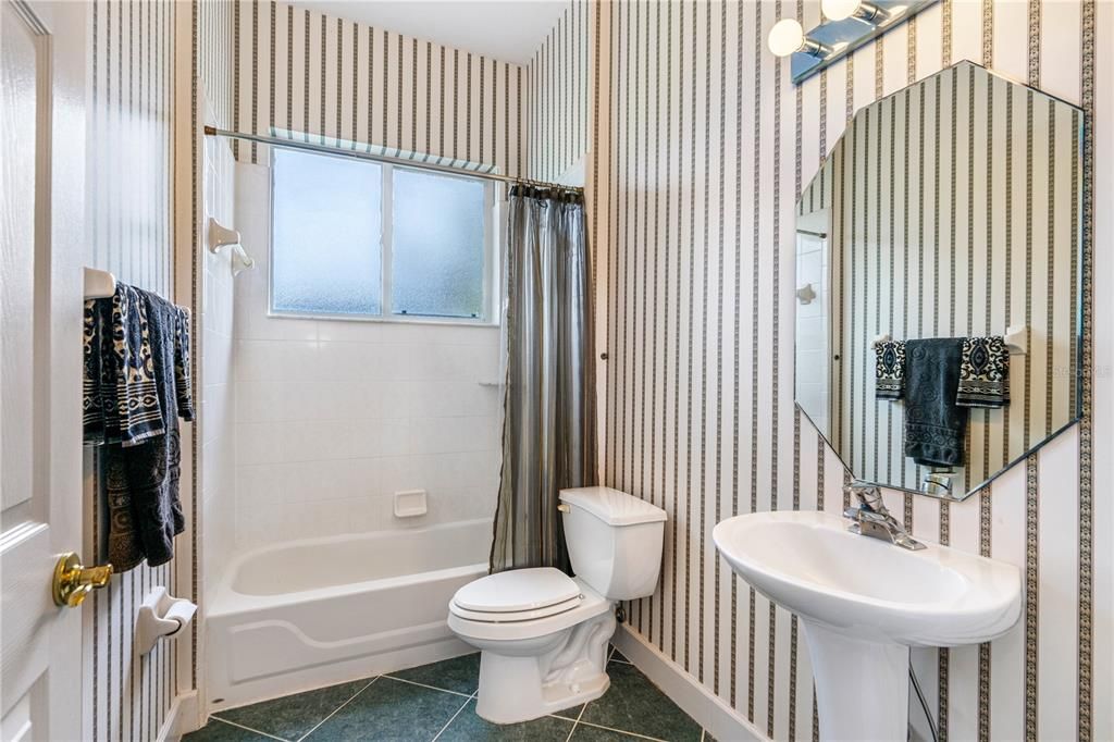 Под контрактом: $587,500 (4 спален, 4 ванн, 2633 Квадратных фут)