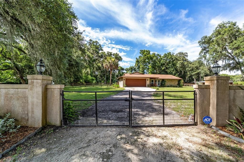 For Sale: $497,000 (3 beds, 2 baths, 1826 Square Feet)