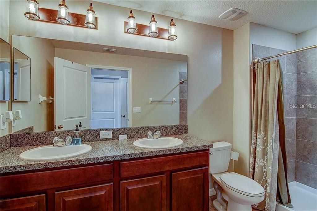 Ensuite Double Sinks and Large Shower