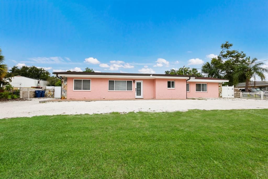 For Sale: $580,000 (4 beds, 2 baths, 1719 Square Feet)