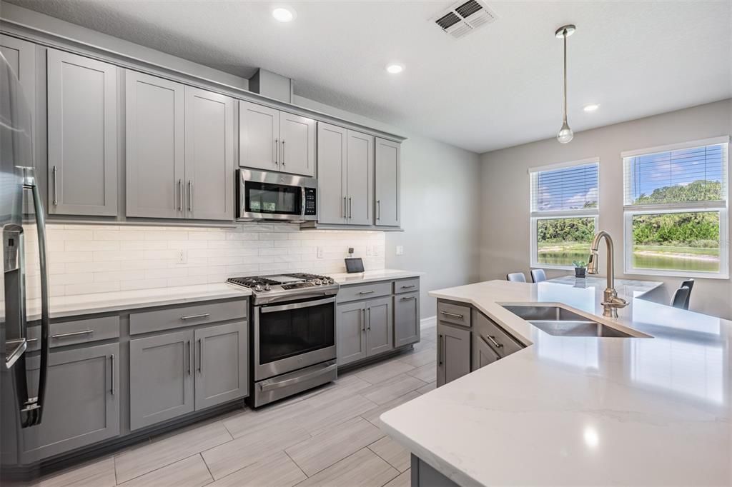 For Sale: $489,900 (3 beds, 2 baths, 2047 Square Feet)