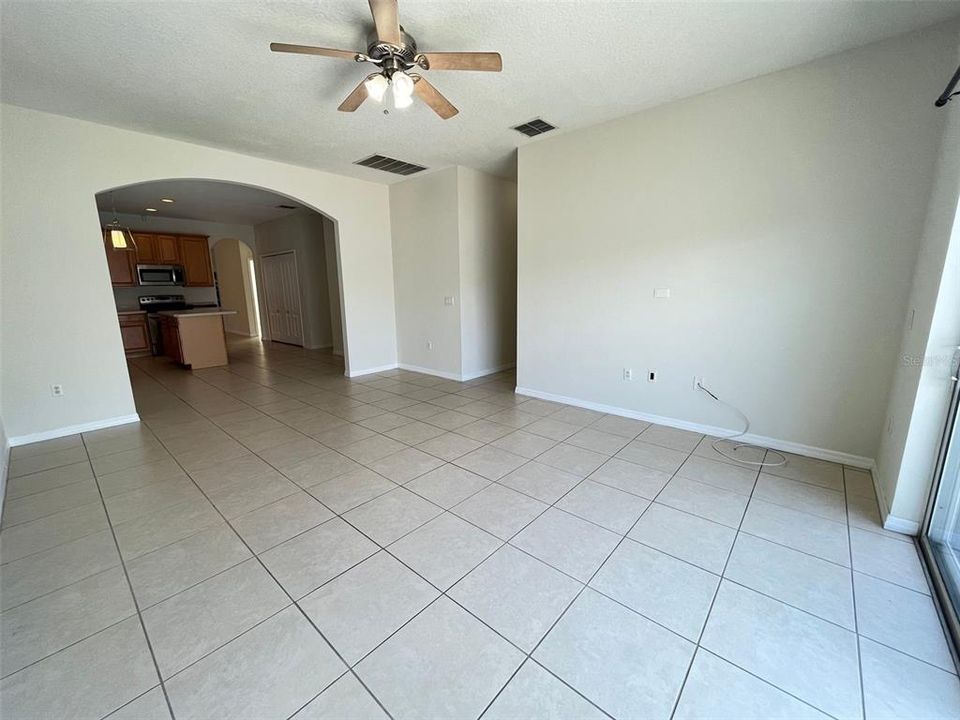 For Rent: $2,600 (4 beds, 2 baths, 1960 Square Feet)