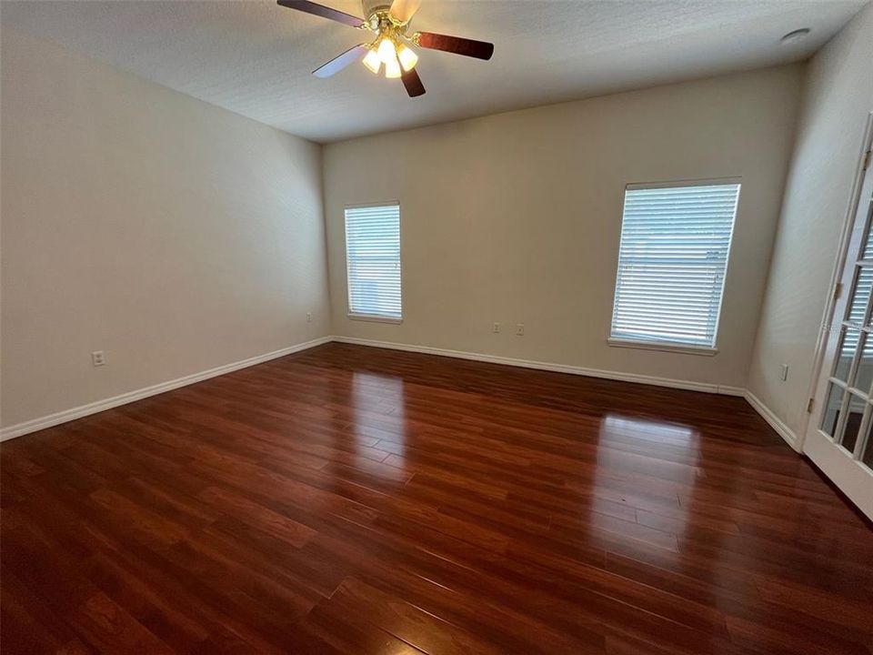 For Rent: $2,600 (4 beds, 2 baths, 1960 Square Feet)