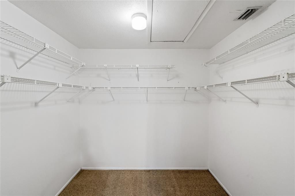 Primary bedroom Walk in Closet